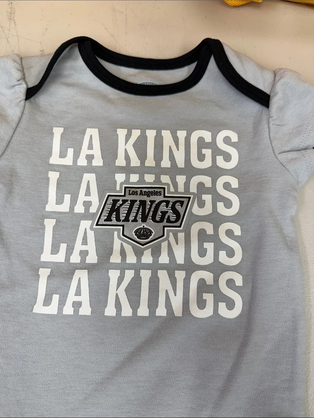 NHL LA Kings Light Gray & Black Baby One-Piece Bodysuit 6-9 months silver glitt